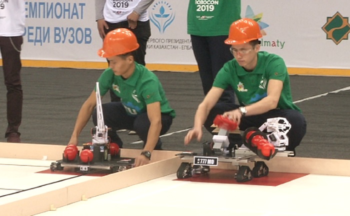Лучших роботов на соревнованиях в Алматы представили казахстанские студенты 