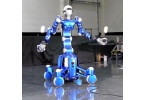 Робот Rollin’ Justin умеет ловить мячики