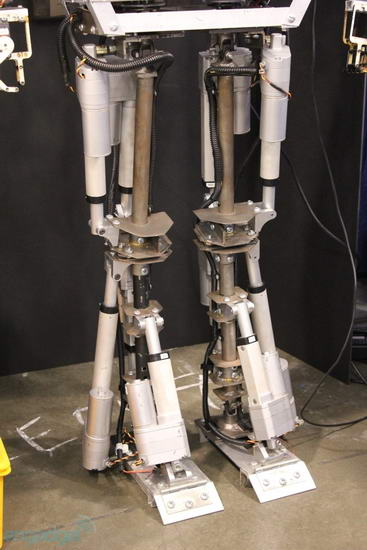 выпускник колледжа создал робота-гуманоида