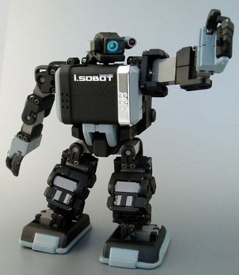 Похоже, именно этой модели — Omnibot2007 i-SOBOT CAMVersion — японцы пророчат участь завоевателя планеты. При такой цене может и получиться, ведь благодаря ей в различных соревнованиях роботов смогут принимать участие не слишком обеспеченные энтузиасты (фото с сайта robot.watch.impress.co.jp).