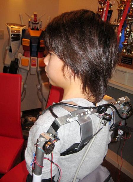 костюм для управления роботом King Kiser 5
