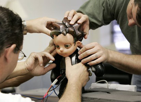 6  2007 .   (Jason Mitchell)    (Joshua Varner)    Hanson Robotics (,  )       <NextFest>,   <Wired> ( Tony Gutierrez/AP).