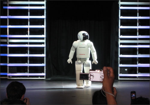 CES 2007:   Asimo