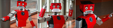 Эмоции Reddy показывает не только с помощью лица, но и посредством рук с единственным "указательным пальцем". Из-за чего робот очень похож на школьного учителя. Или на дирижёра (фото с сайта robomotio.com).