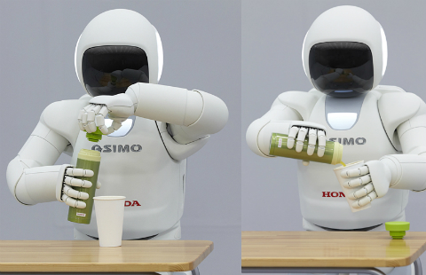 Асимо открывает бутылку - сложная задача для робота