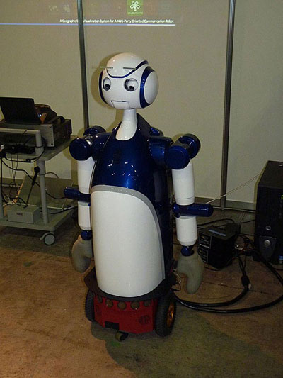 Робот SCHEMA поддержит беседу