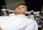 Новый робот делает лечебный массаж лица