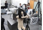 Робот сможет одеть человека