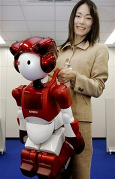 Такого маленького и лёгкого робота Hitachi сделала для того, чтобы его было не тяжело носить не только офисным работникам, но и офисным работницам.