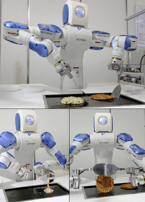 Motoman – не первый робот-повар. В мае нам показывали андроида, который научился готовить омлет. Кстати, дочерняя компания Yaskawa Electric, именующая себя просто Motoman, 4 года назад демонстрировала роботехнический бар (фото AFP).  