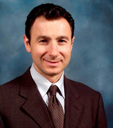 Доктор Дмитрий Олейников – специалист по минимально травматической и "дистанционной" хирургии (фото с сайта unmc.edu).