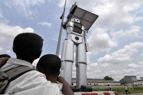 робот-полицейский в Конго