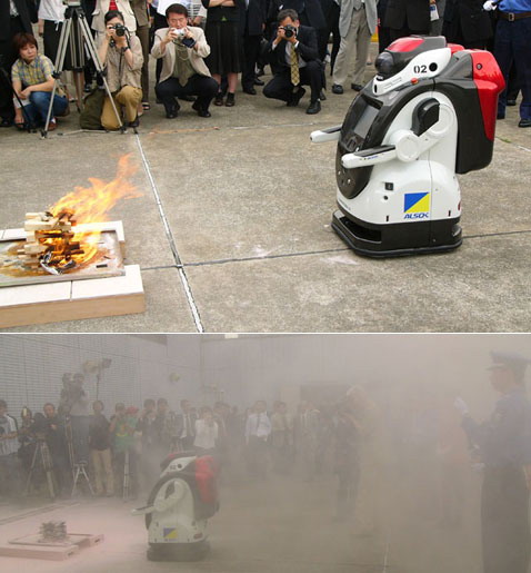Guardrobo D1 (на фото) мог потушить огонь. Его преемник Reborg-Q тоже это умеет (фото Robot Watch).