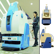 Создано две модели таких роботов. Это T12-2,
есть более простая версия T12-1 (фото Kyodo).
