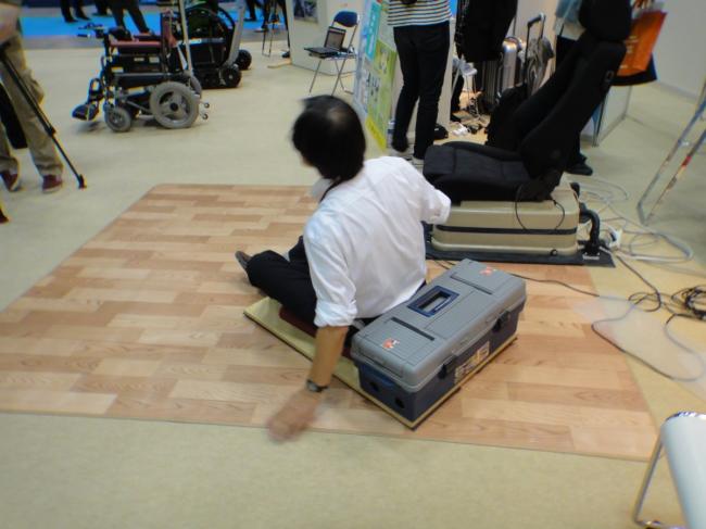 Разработано инвалидное кресло на воздушной подушке