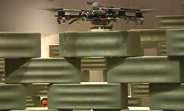 Летающие роботы построили шестиметровое здание