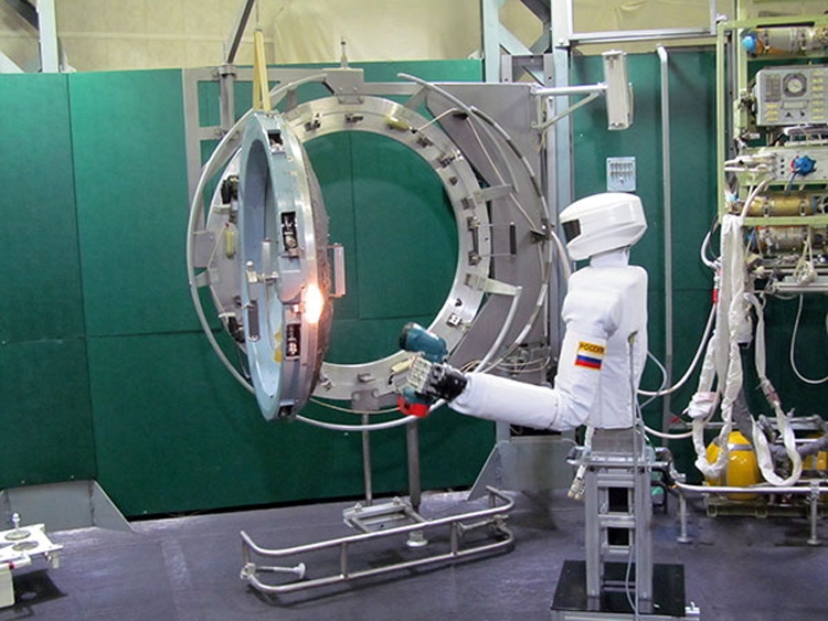 Российские учёные отправят на Луну роботов-аватаров