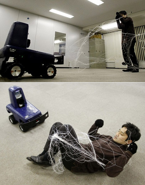 японской компанией tmsuk робот однажды был назначен шефом полиции. боты уже присматривают за детьми в японских супермаркетах.