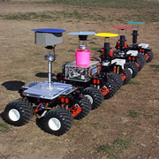 Это грузовички Clodbuster. В будущем летающие и наземные роботы обещают даже включить в свою команду людей (фото University of Pennsylvania).