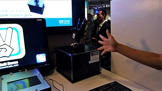 Роботизированная рука, управляемая Intel Atom