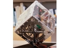 Роботизированный куб научили балансировать на углу видео
