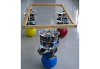 робот, балансирующий на мяче