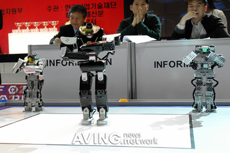 Южнокорейские танцующие роботы