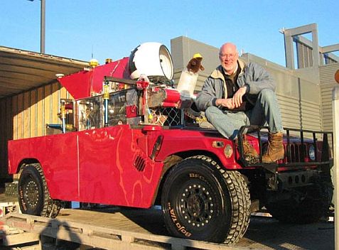 Робот Sandstorm построен на базе джипа Humvee в Университете Карнеги-Меллона и развивает скорость до 72 км/ч