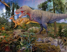 Выставки с аниматронными динозаврами — не новость (фрагмент одной из них показан на фото). Однако создатели нового парка обещают поднять уровень реалистичности и животных, и обстановки на невиданную высоту.