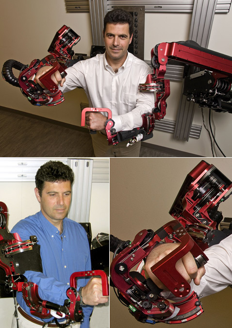 Принцип управления нового экзоскелета ("внутри" него снова профессор Розен) схож с таковым у бионической руки (фотографии Jim MacKenzie).