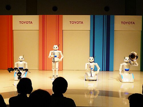 Квартет роботов Toyota
