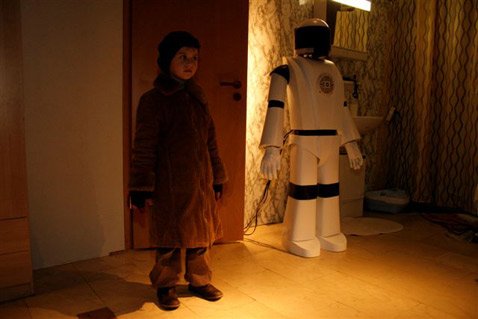 А вот таким RoboVox (он справа) был в детстве (фото с сайта robovox.co.uk).