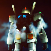 По легенде "Гандам" не является самостоятельным андроидом, он – робототехнический экзоскелет для человека, своего рода ходячий танк, упакованный в самую передовую броню и оснащённый сокрушительным вооружением (иллюстрация с сайта robot.watch.impress.co.jp).