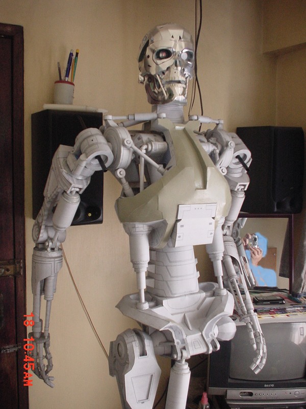 Самодельщик создал роботизированную руку, как у Терминатора