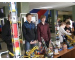Ученики любуются своими работами - Минифестиваль робототехники в КГПИ им. Астафьева 2011