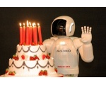 День рождения! С тортом - Роботы Японии