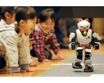 веселит детей - Роботы Японии