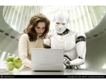Робот и девушка работают с ноутбуком - Роботы Японии