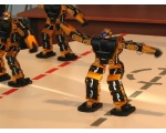 Роботы новой серии Robonova танцуют - Робот Robonova