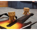 Danbo с братом изучают гитару - Робот DANBO из бумаги