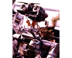 робот на фотографии  - Короткое замыкание 2 (1988)