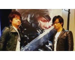 японцы возле постера - Metal Gear Rising: Revengeance
