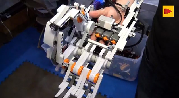 Роботизированные руки из LEGO MINDSTORMS