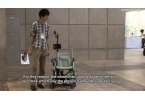 Роботизированное инвалидное «кресло-прилипала» послушно следует за человеком