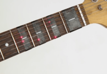 Накладной самоучитель FretX поможет освоить гитару