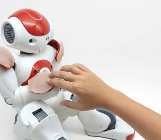 Кожа, разработанная для смартфонов и человекоподобных роботов, реагирует на прикосновения