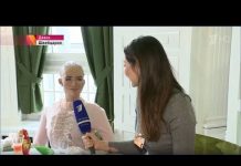 Видео робот София удивляет в Давосе и передаёт привет Россиянам