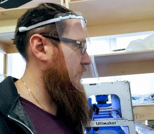 Фаблаб «МИСиС» делает 3D-печать защитных экранов для врачей