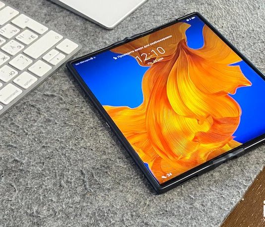 Для чего нужны складные смартфоны?