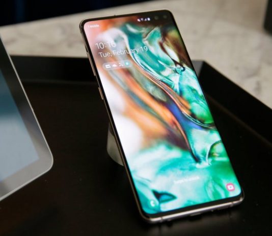 Пользователи массово жалуются на проблемы смартфонов Samsung